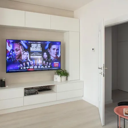 Light By Zoom Apartment