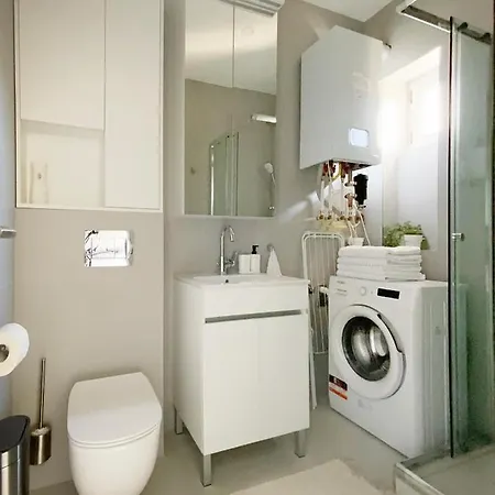 Light By Zoom Apartment